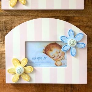 Set of wall hanging picture frames NWT 💕